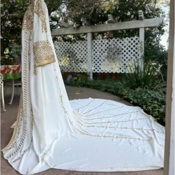 Kaftan Elegance two piece custom-made bridal kaftan- offwhite with gold - Picture 6 of 16